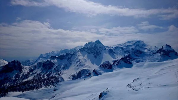 位于法国东南部靠近意大利边境的Serre Chevalier主要滑雪胜地 位于普罗旺斯 阿尔卑斯 阿苏尔地区的上阿尔卑斯省 座落在曲奇古怪的东北部 — 图库照片