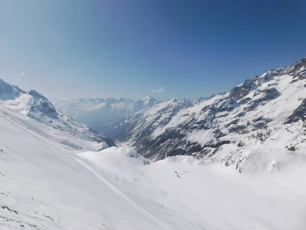位于法国东南部靠近意大利边境的Serre Chevalier主要滑雪胜地 位于普罗旺斯 阿尔卑斯 阿苏尔地区的上阿尔卑斯省 座落在曲奇古怪的东北部 — 图库照片