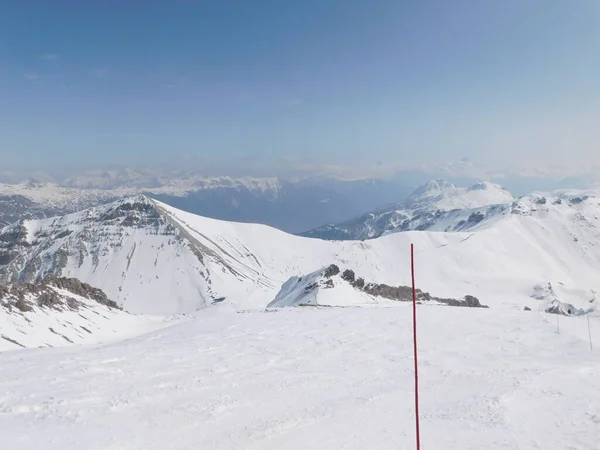 로처드레 Rocher Lyret 는하우 Hautes Alpes 봉우리로 2830M Rocher Lyret — 스톡 사진