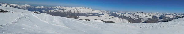 阿尔普斯冰川 Les Deux Alpes Glacier Glacier Mantel 提供夏季和冬季高空滑雪 冰川的地形从2815米的信号主席升降至3560米的蒙特兰斯市的劳泽圆顶 — 图库照片