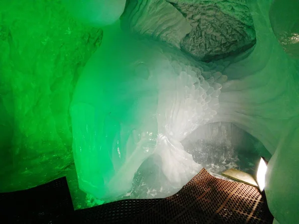 Lodowa Jaskinia Lodowa Lodowcowej Jaskini Les Deux Alpes Znajduje Się — Zdjęcie stockowe