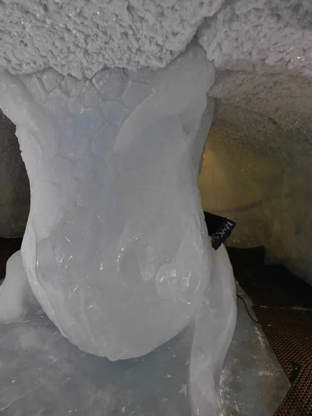 The glacial ice cave at Les Deux Alpes Glacier cave is located in Les Deux-Alpes. Before you head to Les Deux-Alpes, plan trip itinerary details with our user-friendly Les Deux-Alpes trip itinerary planning app, sure you see all that Les Deux-Alpes