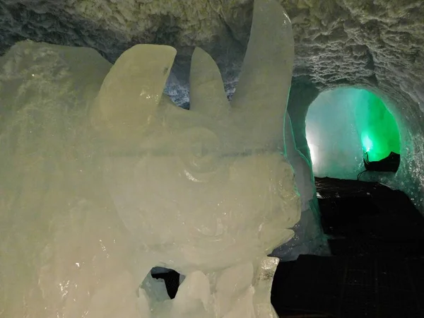 The glacial ice cave at Les Deux Alpes Glacier cave is located in Les Deux-Alpes. Before you head to Les Deux-Alpes, plan trip itinerary details with our user-friendly Les Deux-Alpes trip itinerary planning app, sure you see all that Les Deux-Alpes