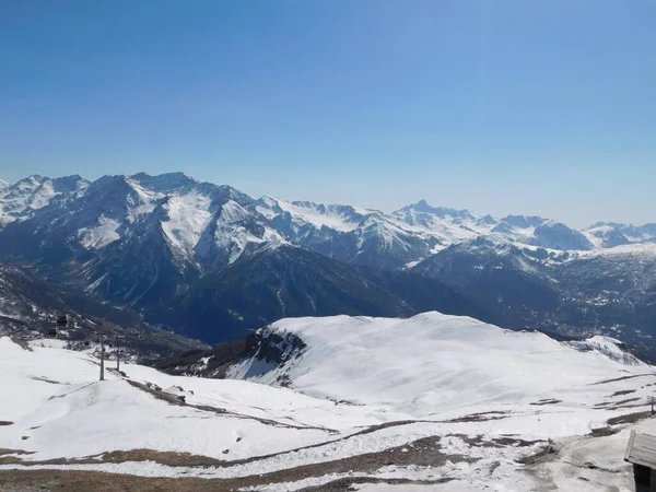 位于法国东南部靠近意大利边境的Serre Chevalier主要滑雪胜地 位于普罗旺斯 阿尔卑斯 阿苏尔地区的上阿尔卑斯省 座落在国家公园东北部 — 图库照片