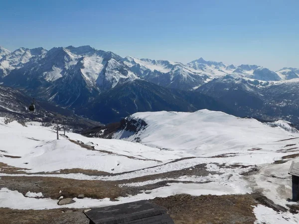 位于法国东南部靠近意大利边境的Serre Chevalier主要滑雪胜地 位于普罗旺斯 阿尔卑斯 阿苏尔地区的上阿尔卑斯省 座落在国家公园东北部 — 图库照片