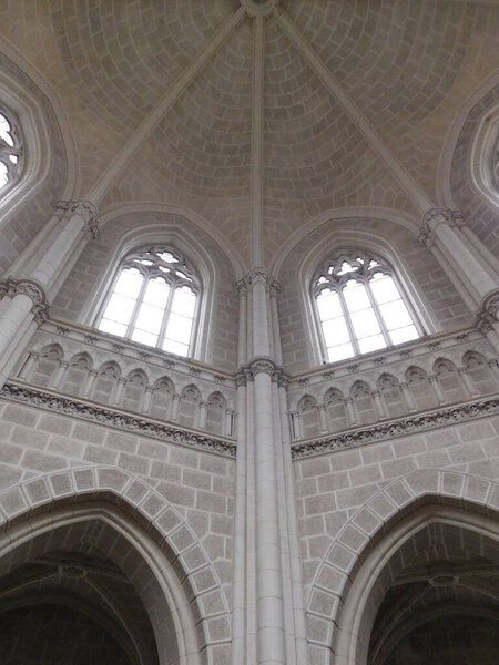 Гробница Шварценберга часовня, которая используется в сакральных целях. В подземном пространстве есть хранилище для 26 гробов. На первом этаже, который имеет восьмиугольную форму, мы видим имитацию