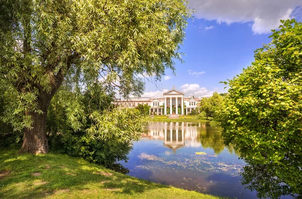 Dwór Ogrodzie Botanicznym Staw Terenie Vdnkh Moskwie Lato — Zdjęcie stockowe