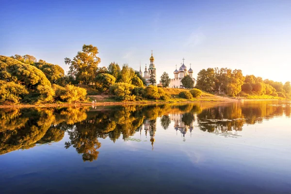 Temples Kremlin Reflet Dans Rivière Vologda Lumière Evenin Été — Photo