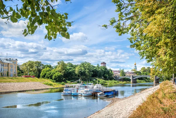 Navi Motore Molo Sul Fiume Vologda Estate Soleggiata — Foto Stock