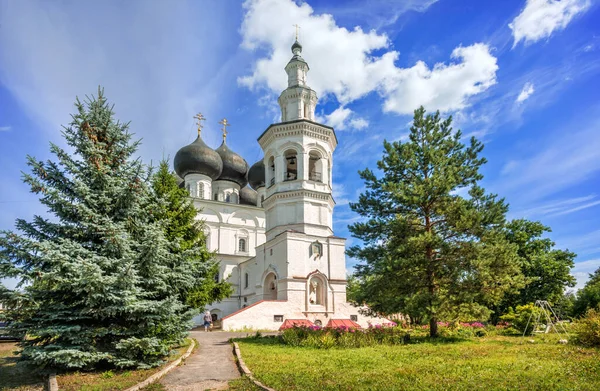 Kościół Nikolskaya Kwiaty Wolonii Lato Słoneczny — Zdjęcie stockowe