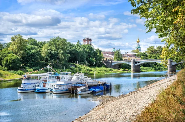 Navi Motore Molo Sul Fiume Vologda Estate Soleggiata — Foto Stock