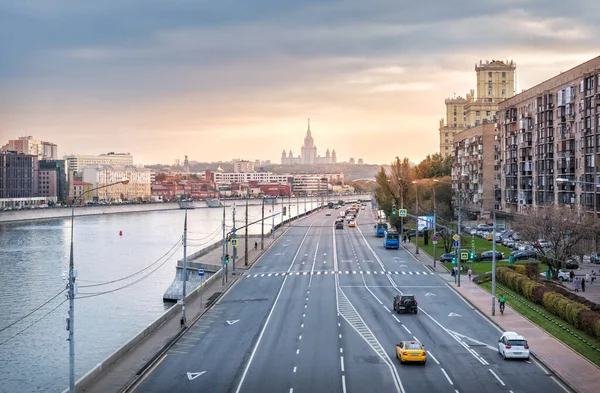 Moscow State University Auto Highway Sunset Paints Moscow Autumn — Stock Photo, Image
