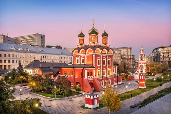 Mosteiro Znamensky Varvarka Moscou Anoitecer Outono — Fotografia de Stock