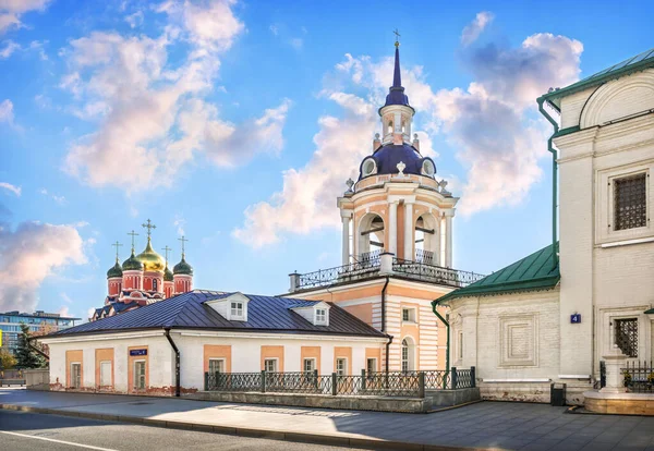 Campanile Tempio Del Monastero Znamensky Varvarka Mosca Una Giornata Autunno — Foto Stock