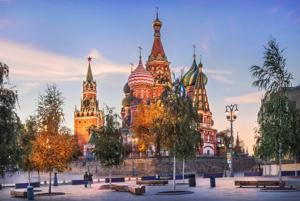 Torre Spasskaya Catedral Basilio Moscú Luz Linterna Tarde — Foto de Stock