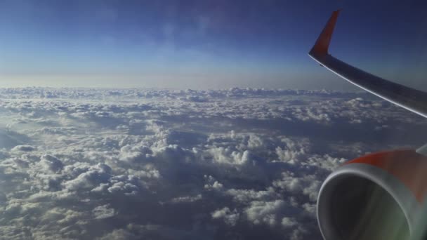 Kilátás Repülőgép Szárnya Ablakból Repülés Során Enyhe Turbulencia Ingadozás — Stock videók