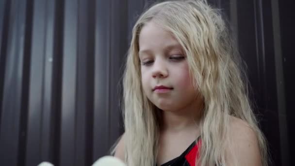 Expression Face Pensive Little Girl Tousled Blond Hair — Stock Video