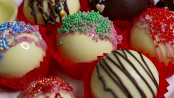 Piękne Podlewające Usta Słodycze Ozdobione Święta Leżą Spodku Słodki Deser — Wideo stockowe