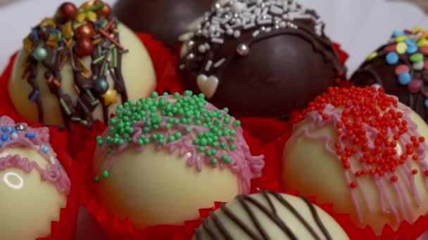 Uroczyście Urządzone Słodycze Cukierki Czekoladowe Zbliżenie — Wideo stockowe