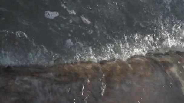 Superfície Rio Com Forte Fluxo Água Fluxo Rápido Rio Montanha — Vídeo de Stock