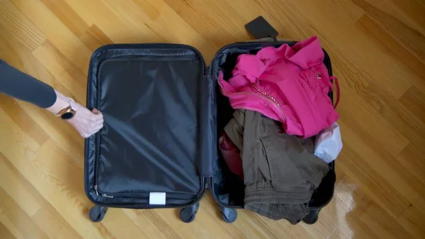 Open Suitcase Lies Floor Things Trip Casually Thrown — Foto de Stock