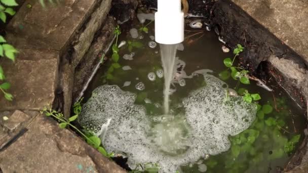 Agua Sucia Espuma Sale Tubería Alcantarillado Problema Contaminación Las Aguas — Vídeos de Stock