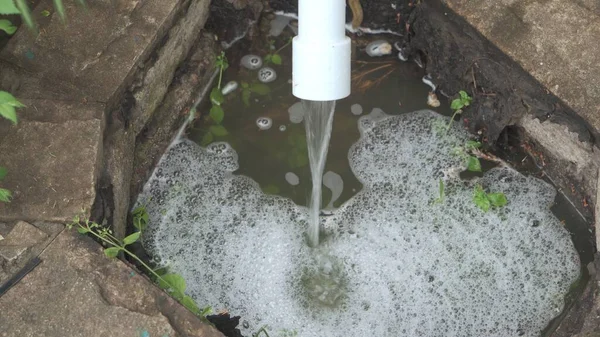 Acqua Sporca Schiumosa Sfocia Nel Fosso Acque Reflue — Foto Stock