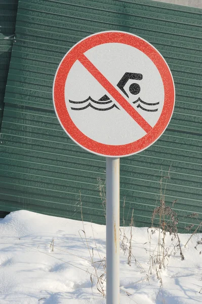 Firma que prohíbe bañarse en invierno — Foto de Stock