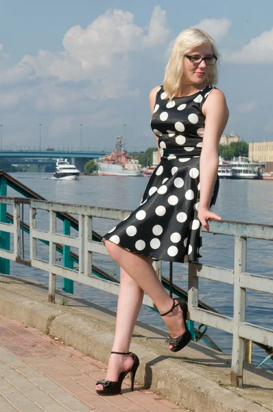 Beautiful blonde on the banks of the Khimki reservoir, the Moscow — Stock Photo, Image