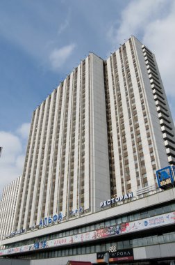 Moskova, otel yakınındaki metro istasyonu 
