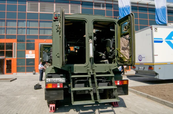 Vehículo blindado militar "Ural-4320WW" en la exposición "Seguridad integrada y seguridad-2014", Moscú, vista trasera — Foto de Stock