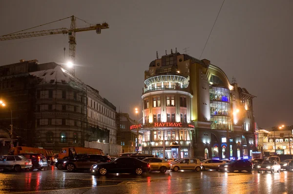 Einkaufszentrum "nautilus" Nacht. Moskau, Russland — Stockfoto