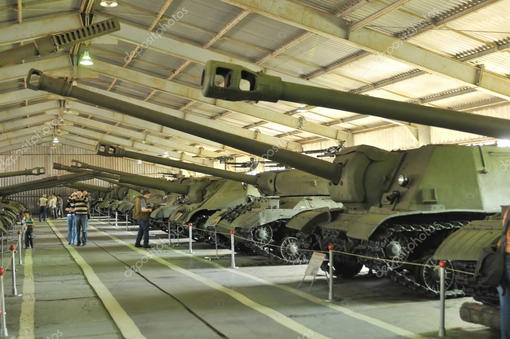 panzermuseum-in-kubinka-ist-eines-der-gr-ten-panzermuseen-der-welt