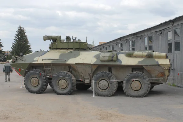 Transportador experiente BTR-90 no aterro em Kubinka, lado esquerdo, região de Moscou, RÚSSIA — Fotografia de Stock