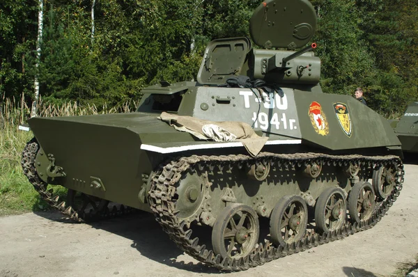 Sovjetiska historiska stridsvagnen t-30 på museum of pansarfordon, kubinka — Stockfoto