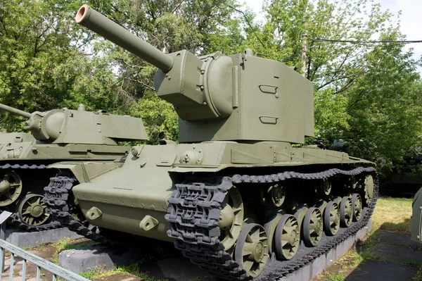 Sowjetischer historischer Panzer kv-2 (klim woroschilow) im Zentralmuseum der Streitkräfte, Moskau — Stockfoto