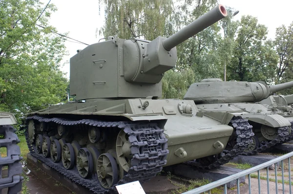 Tanque histórico soviético KV-2 (Klim Voroshilov) no Museu Central das Forças Armadas, Moscou — Fotografia de Stock