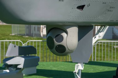 Zhukovsky, RUSSIA - 28 Ağustos 2019: Çin yeni yüksek irtifa grevi askeri UAV Wing Loong II Uluslararası Havacılık Salonu MAKS-2019, izleme cihazları manzaralı