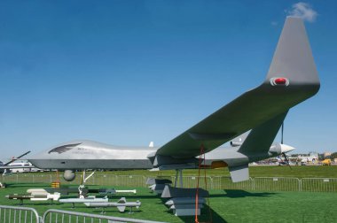 Zhukovsky, RUSSIA - 28 Ağustos 2019: Çin yeni yüksek irtifa grevi askeri UAV Wing II MAKS-2019 Uluslararası hava gösterisinde, sol görüş