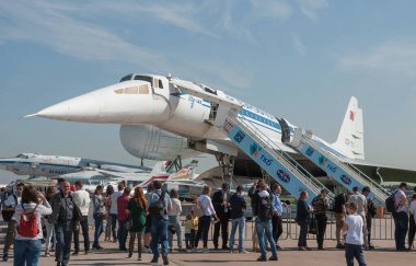 Zhukovsky, RUSSIA - 29 Ağustos 2019: Sovyet süpersonik yolcu uçağı Tupolev Tu-144 Charger kuyruk numarası 77115 MAKS-2019 hava gösterisinde