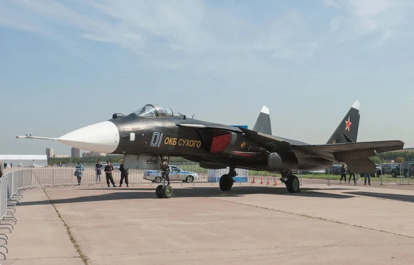 Zhukovsky, RUSSIA - 29 Ağustos 2019: Rus deneysel gelişmiş Sukhoi Su-47 Berkut savaş uçağı (Firkin) Zhukovsky 'deki MAKS-2019 Hava Gösterisi' nde sergilenmektedir.
