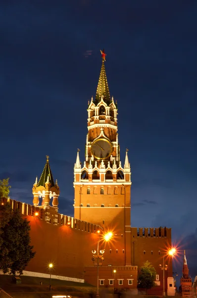 Torre Spasskaya por la noche —  Fotos de Stock