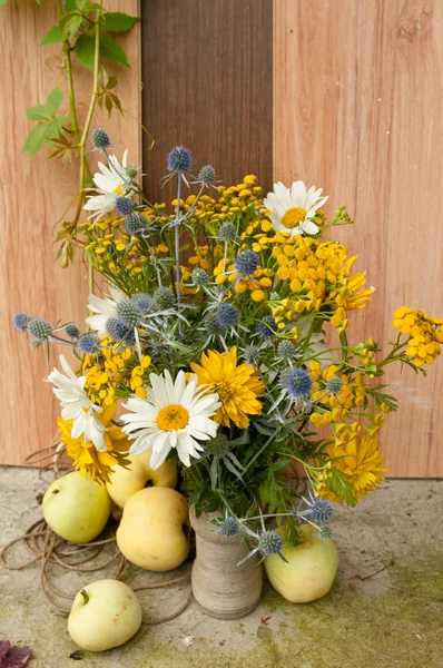 Still life bouquet of wild flowers and white transparent apples — Stock Photo, Image