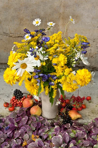 Stilleven boeket van gele bloemen — Stockfoto