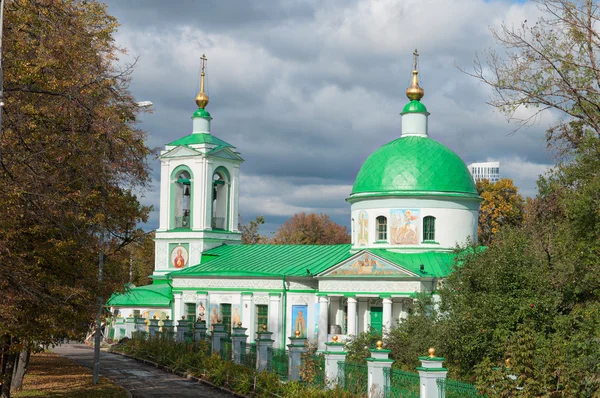 Moskva kostel životodárné trojice na Vorobjovy hill — Stock fotografie