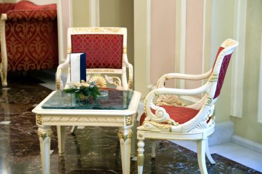 iki sandalye ve masa iç