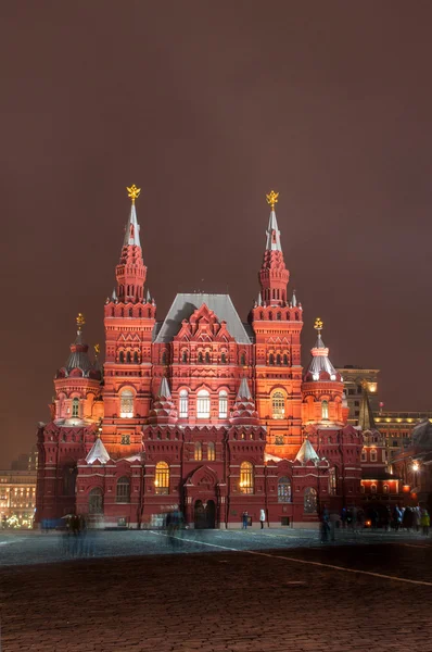 Moskva Rudé náměstí. historické muzeum v zimní noci. — Stock fotografie