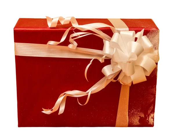 Красная коробка подарка с белой лентой лук изолирован на белом фоне — стоковое фото