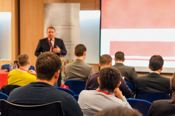 People sitting rear at the business conference and speaker — Zdjęcie stockowe