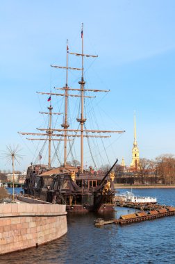 yelkenli gemi karşı peter ve paul fortress, st petersburg, Rusya Federasyonu